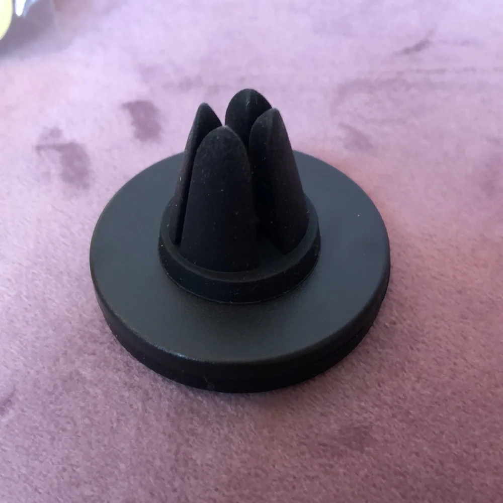 New in box Wizgear Magnetic Cell Phone Car Mount, 1 Pack